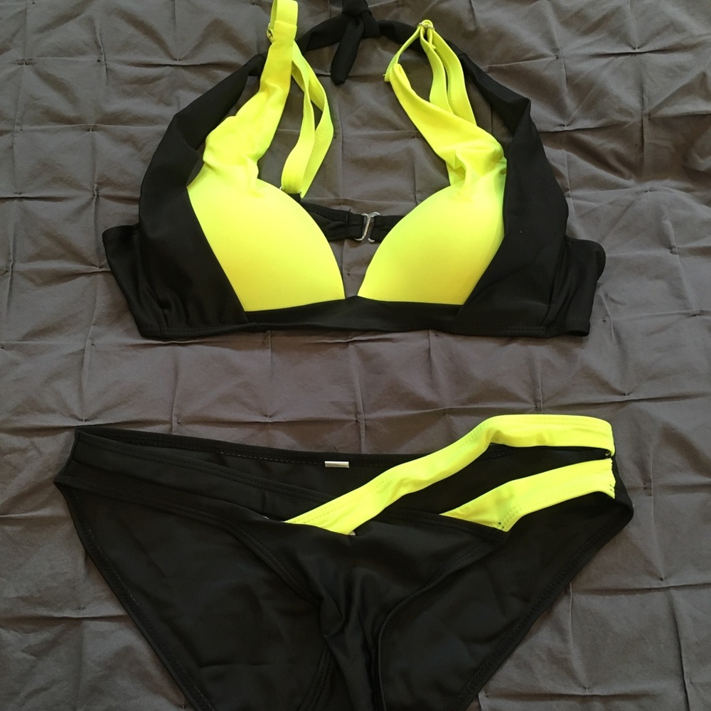 Triangle Bikini - Picture 2 of 3